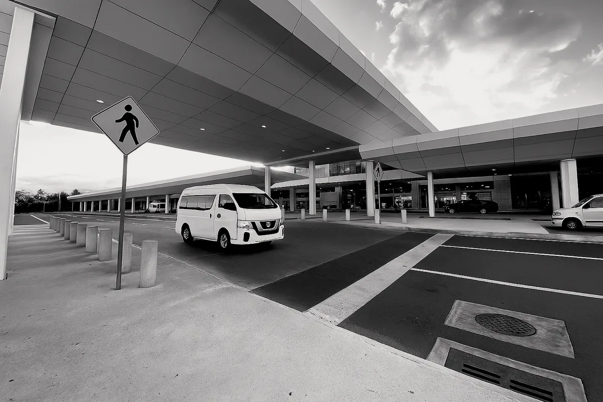 GRMT private transfer picking up travelers at Cancun International Airport